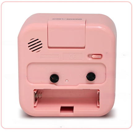 Różowy kwadratowy budzik dla dziewczynki