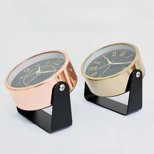 Nowoczesny designerski budzik zasilany bateriami