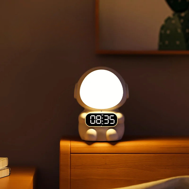 Dziecięcy budzik astronauta z lampką nocną