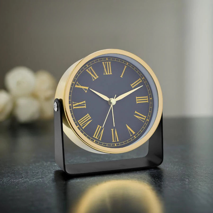 Nowoczesny designerski budzik zasilany bateriami