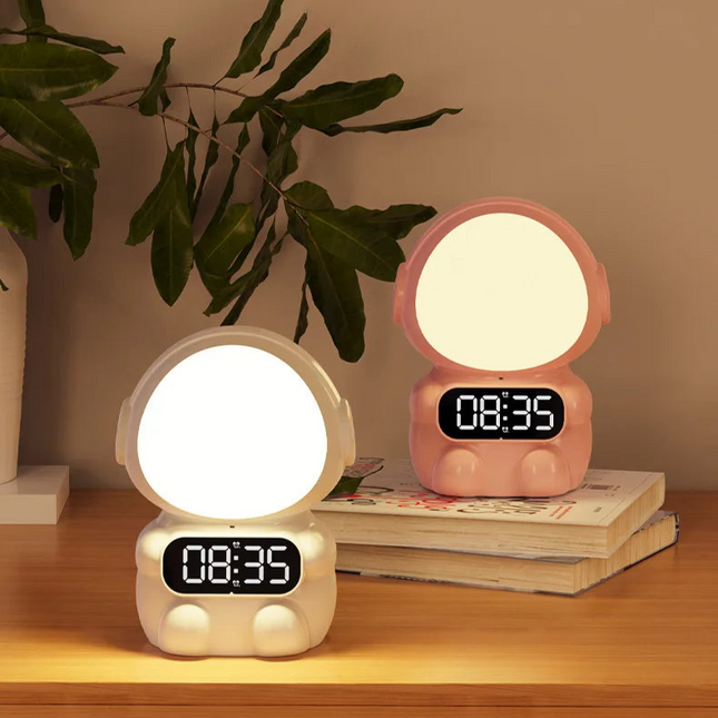 Dziecięcy budzik astronauta z lampką nocną