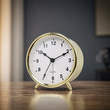 Mały cichy budzik analogowy ze wskazówkami
