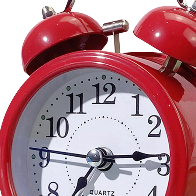 Klasyczny budzik vintage z głośnymi dzwonkami