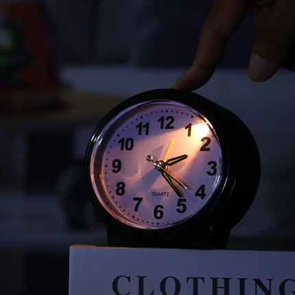 Mały klasyczny budzik analogowy na baterie