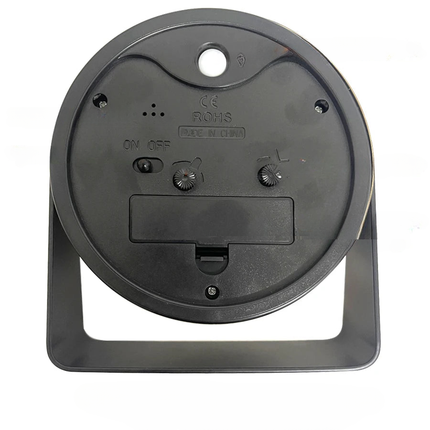 Nowoczesny designerski budzik zasilany bateriami