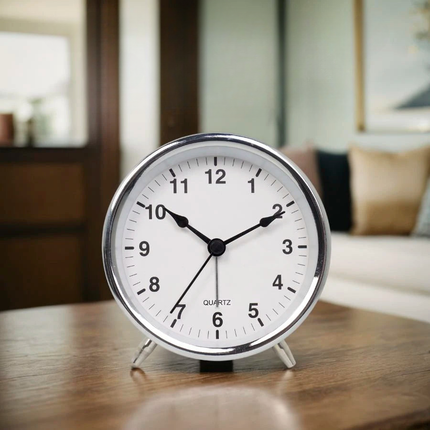 Mały cichy budzik analogowy ze wskazówkami