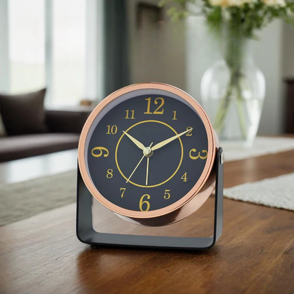 Nowoczesny designerski budzik zasilany bateriami