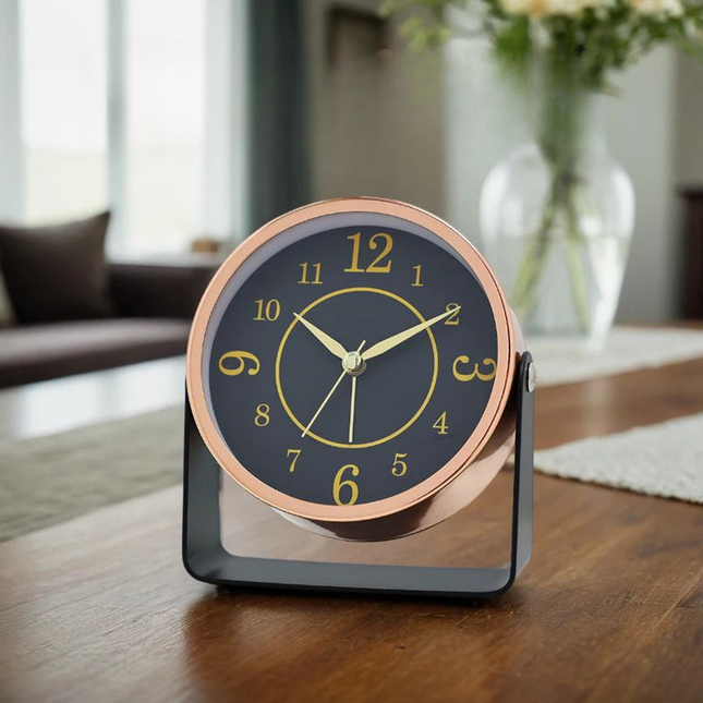 Nowoczesny designerski budzik zasilany bateriami