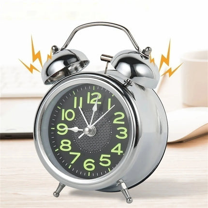 Głośny budzik retro ze świecącymi cyframi