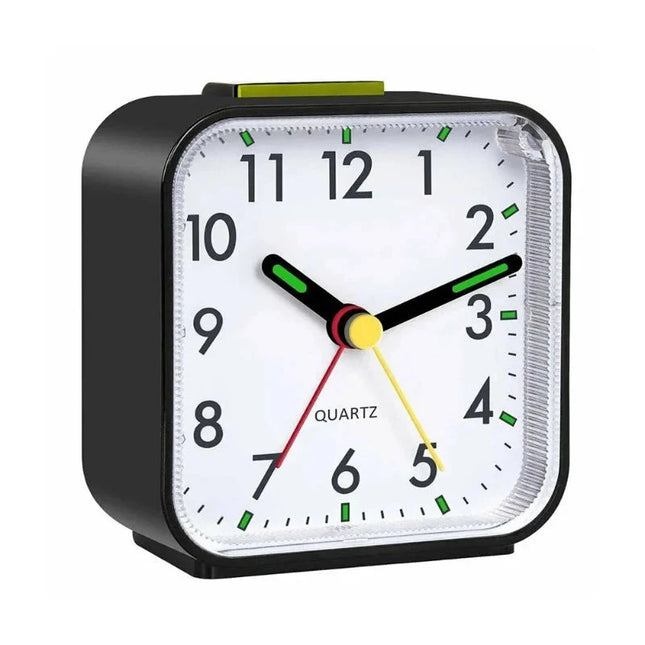 Cichy kwadratowy budzik z płynącym sekundnikiem