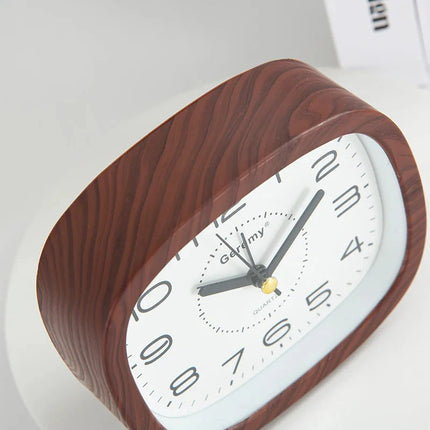 Analogowy budzik z dużymi cyframi