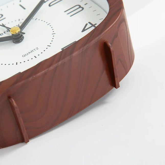 Analogowy budzik z dużymi cyframi