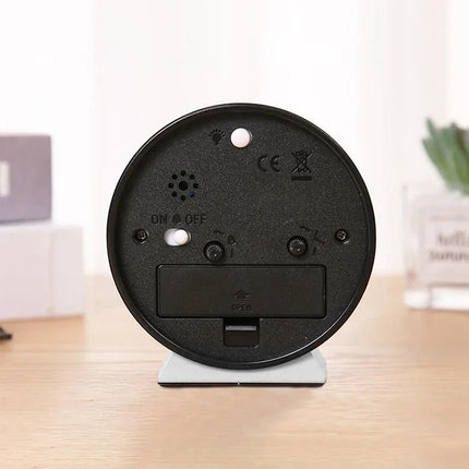 Cichy budzik analogowy na stolik nocny