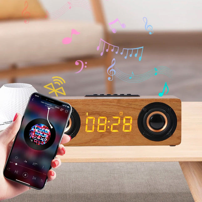 Drewniany budzik z ładowarką bezprzewodową