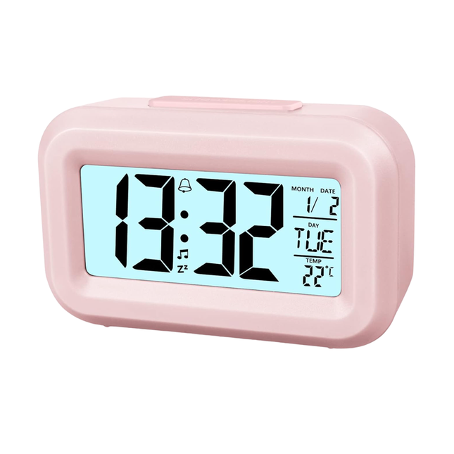 Mały budzik na baterie z podświetleniem