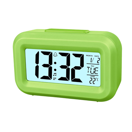 Mały budzik na baterie z podświetleniem