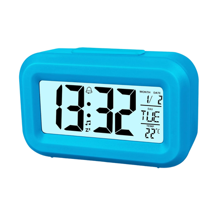 Mały budzik na baterie z podświetleniem