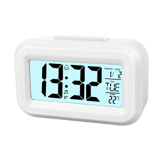Mały budzik na baterie z podświetleniem