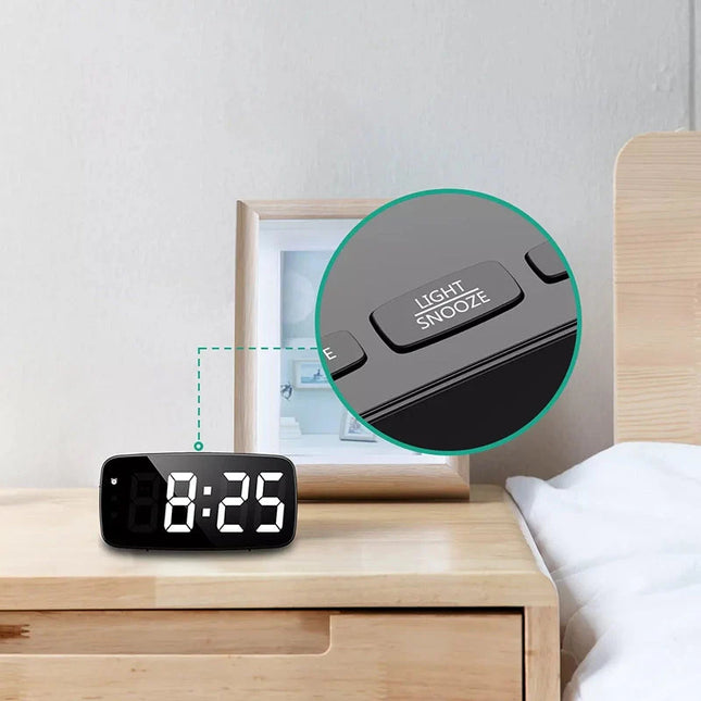 Nowoczesny budzik cyfrowy LED na baterie