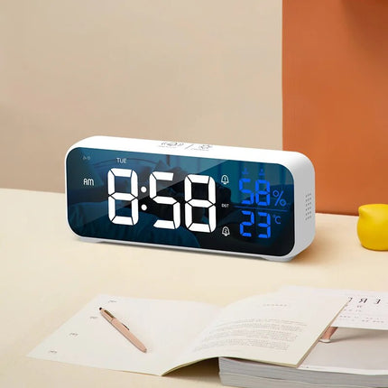 Biały budzik cyfrowy ze stacją pogodową