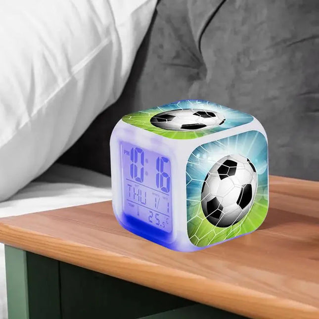 Cyfrowy budzik kostka z motywem piłkarskim
