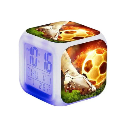 Cyfrowy budzik kostka z motywem piłkarskim