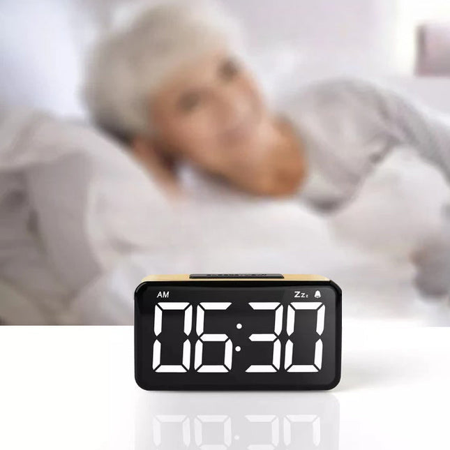 Drewniany budzik LED z dużymi cyframi