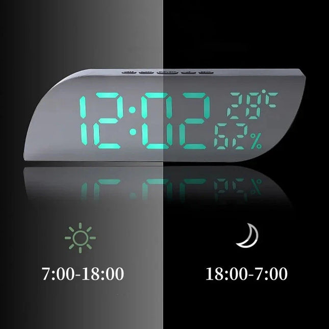 Podświetlany budzik cyfrowy na baterie