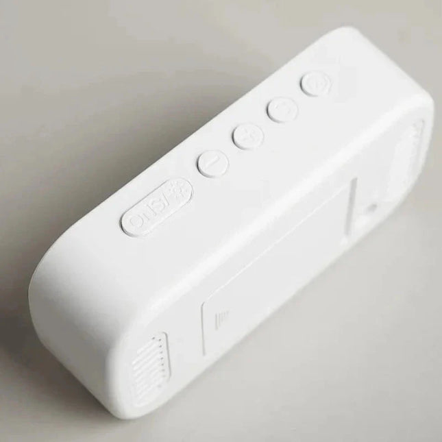 Lustrzany budzik z dużymi cyframi