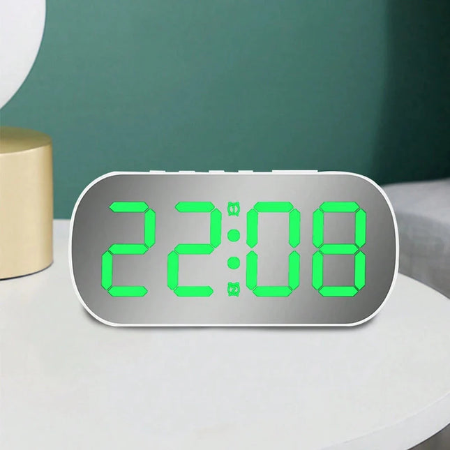 Lustrzany budzik z dużymi cyframi