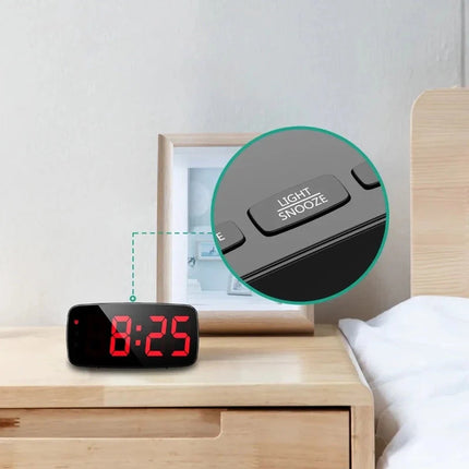 Budzik cyfrowy z czerwonym wyświetlaczem LED