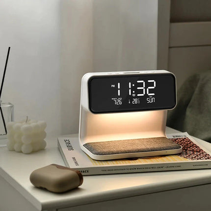 Budzik cyfrowy z ładowarką indukcyjną Qi