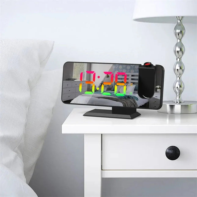 Elektroniczny budzik z projektorem na sufit