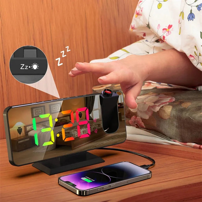 Elektroniczny budzik z projektorem na sufit