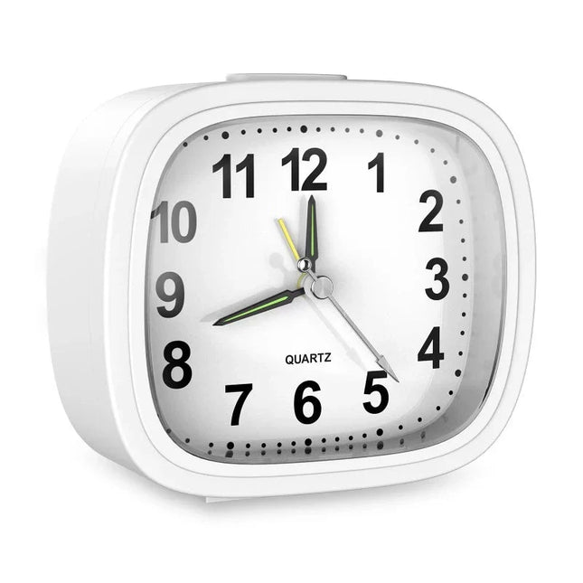 Prosty i czytelny budzik analogowy kwarcowy