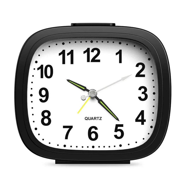 Prosty i czytelny budzik analogowy kwarcowy