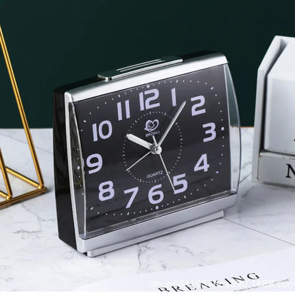 Czytelny budzik analogowy dla seniora