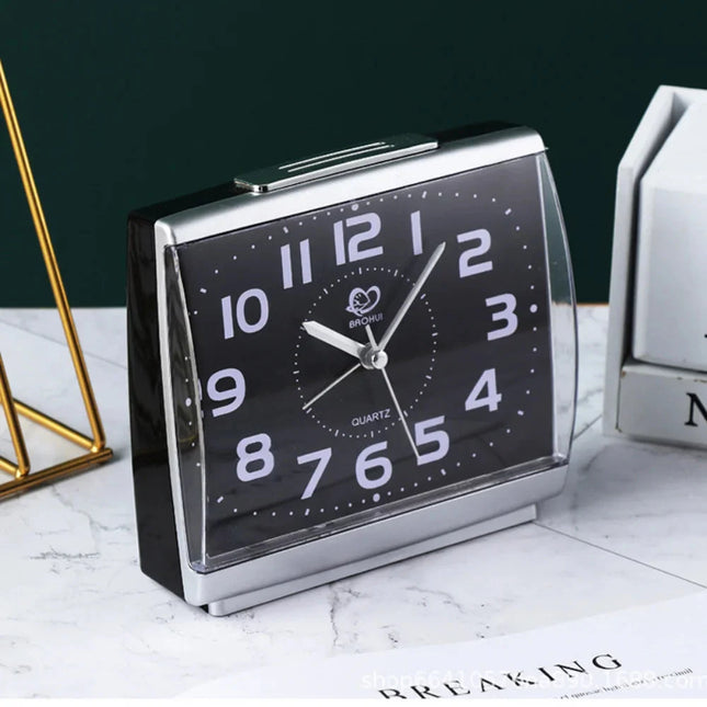 Czytelny budzik analogowy dla seniora