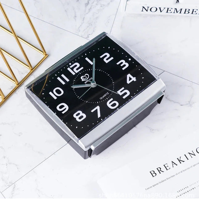 Czytelny budzik analogowy dla seniora