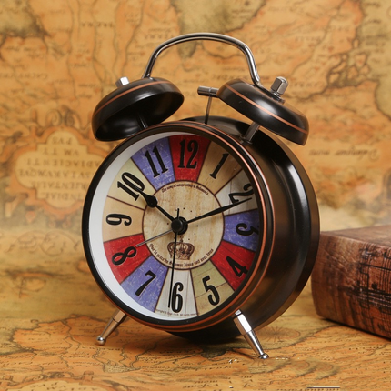 Budzik w stylu retro z podwójnym dzwonkiem