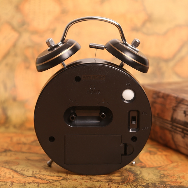 Budzik w stylu retro z podwójnym dzwonkiem