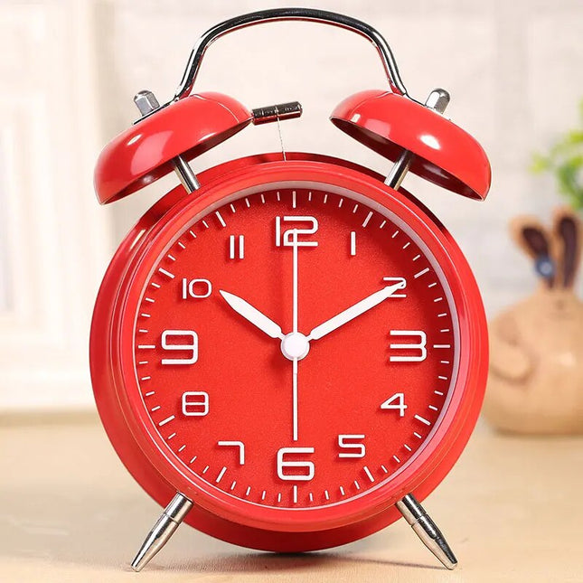 Czerwony budzik retro z podwójnym dzwonkiem