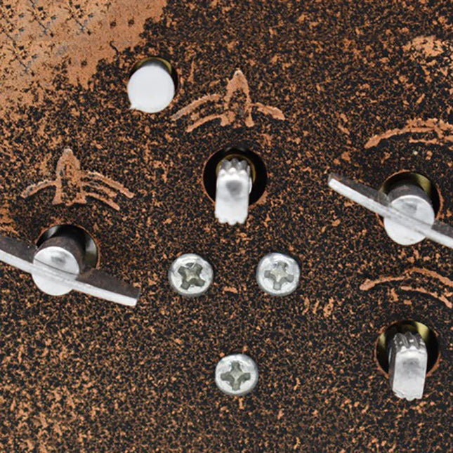 Stary okrągły budzik mechaniczny retro