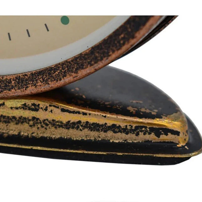 Stary okrągły budzik mechaniczny retro